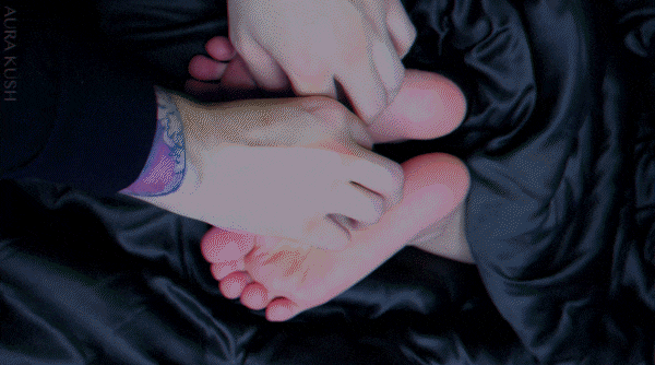 Feet Tickles - Tickling [Oiled Feet, Ticklish Feet] (2023/MPEG-4/556 MB)