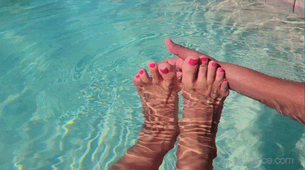 Xana's Pool Foot Rub [Foxxx, Sweaty Feet] (2023/MPEG-4/529 MB)