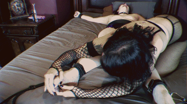 Getting Tickled by Cordelia Addams! [Lesbian Tickling] (2023/MPEG-4/1.03 GB)
