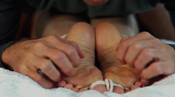 Barefoot Tickle and Worship [Foot Tickling, Tied] (2023/MPEG-4/404 MB)