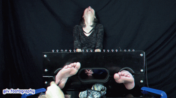 Marcys First Tickling - Restrained, Ticklish Soles [HD/MPEG-4/357 MB]