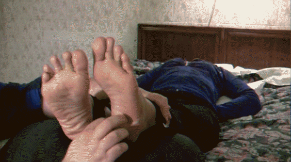 Monique Has Ticklish Feet! (Lesbian, Toeties/HD/Mp4) - 2023