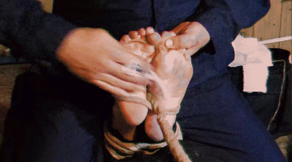 Ember meets Michael Myers (Handjob, Tickling Feet/HD/Mp4) - 2023