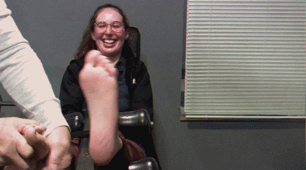 OMG Shy New Girl Bare feet audition "I hope i can do this! LOL [Handjob, Tickling Feet] (2023/Mp4/1000 MB)