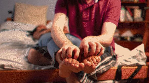 Playing with Wiam's feet [Strong, Torture Tickling] (2023/Mp4/1000 MB)