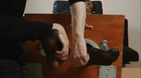 Angelina's Feet In The Stocks [Lesbian, Toeties] (2023/Mp4/1000 MB)