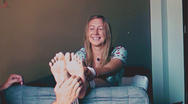 Yoga instructor - an unusual reaction [Lesbian Feet, Tickling] (2023/Mp4/1000 MB)