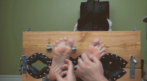 The First Tickle Room Model.Vivian [Soles, Tickle Torture] (2023/Mp4/1000 MB)