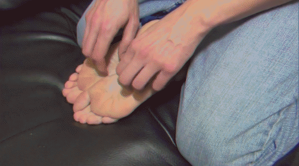 A Quick Tickle [Oiled Feet, Ticklish Feet] (2023/Mp4/1000 MB)