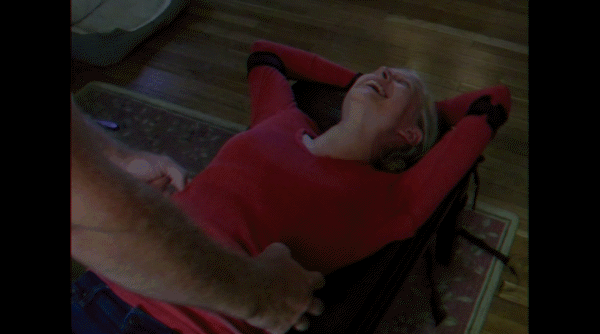 Tickle virgin Sara strapped down on the tickle bench! [Pantyhose, Tickled Feet] (2023/Mp4/1000 MB)