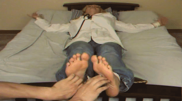 Dr. Tickle Gets Foot Tickled - 2023/HD [Foot Fetish, Tits]