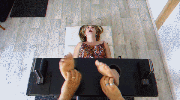Floriane's Bare Feet Are As Ticklish As They're Beautiful - 2023/HD [Orgasm Tickling, Fetish]